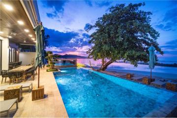 Exclusive Tropical Beachfront Villa In Samui