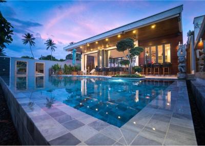 Exclusive Tropical Beachfront Villa In Samui