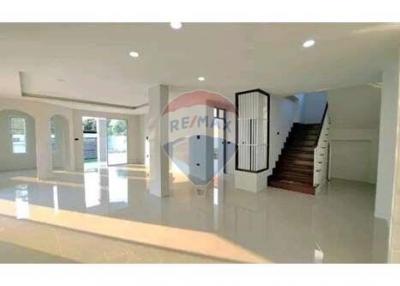 348 Sqm., 3 Beds, 3 Baths House listed for ฿ 7,990,000.