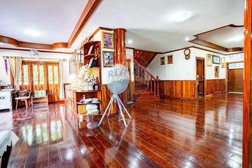 "Golden Teak House" 2-storey detached house in the middle of Nang Rong city. Buriram Province