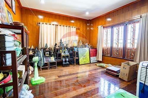"Golden Teak House" 2-storey detached house in the middle of Nang Rong city. Buriram Province