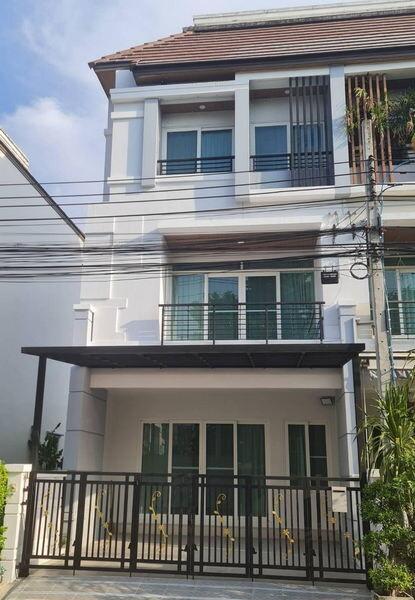 For Rent Bangkok Town House Baan Klang Muang Urbanion Srinakarin Srinakarin Prawet