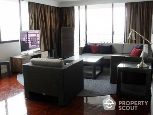 2-BR Condo at Lake Green near BTS Asok