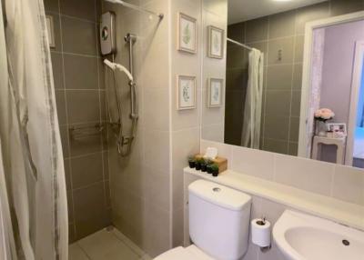 Modern bathroom with walk-in shower and white ceramics