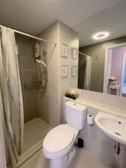 Modern bathroom with walk-in shower and white ceramics