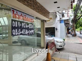 Retail Space 3 Story 154 Sqm. On Main Street Surawong Road.