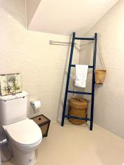 Modern bathroom with white ceramic fixtures and decorative storage solutions