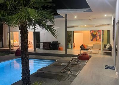 Luxurious 4-Bedroom Villa Rawai
