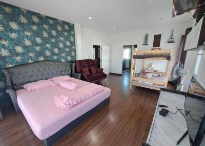 4 Bedrooms 2 Storey house for rent in San Kamphaeng