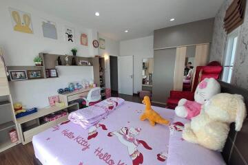 4 Bedrooms 2 Storey house for rent in San Kamphaeng