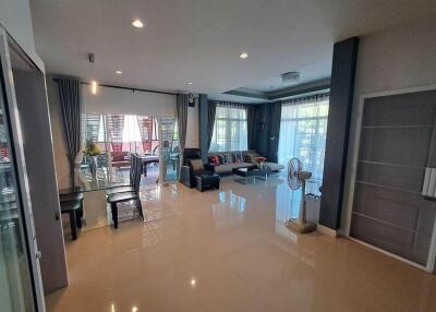 4 Bedrooms 2 Storey house for rent in San Kamphaeng