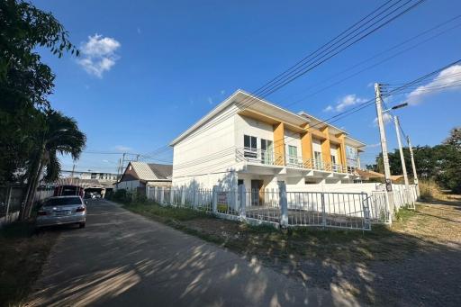 2 Bedrooms Townhouse for Sale in Pa Daet