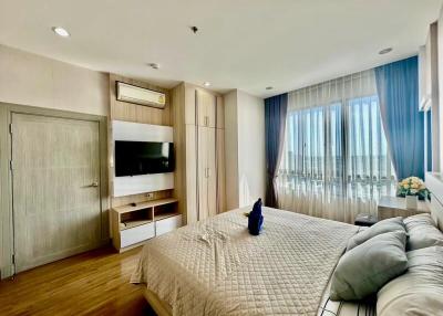 Modern bedroom with ample natural light and a large bed