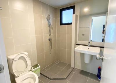 Modern bathroom with walk-in shower and large mirror