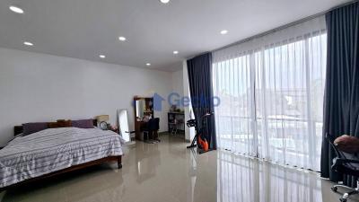 8 Bedrooms House East Pattaya H011371