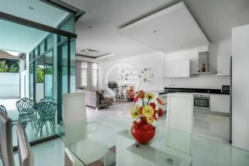 4 bedrooms moderns pool villa in Kamala