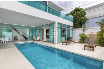 4 bedrooms moderns pool villa in Kamala