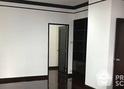 4-BR Condo at Four Wings Mansion near BTS Nana (ID 511887)