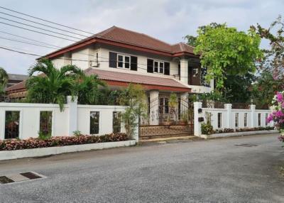 Elegant two-story house with landscaped front yard and driveway