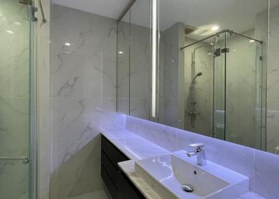 Modern bathroom with walk-in shower and marble finish
