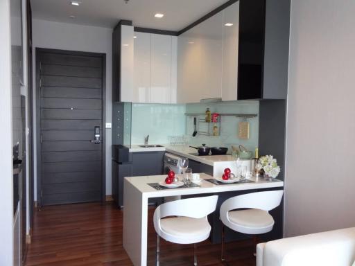 Modern kitchen with breakfast bar and hardwood floors