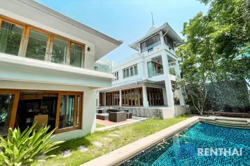 For sale  Beachfront pool villa in Pattaya