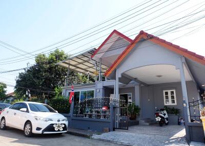 บ้านหลังนี้มี 4 Bedrooms ห้องนอน  อยู่ในโครงการชื่อ Pattaya Park Hill 3  ตั้งอยู่ที่