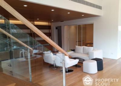 1-BR Condo at The Room Sukhumvit 21 near MRT Sukhumvit