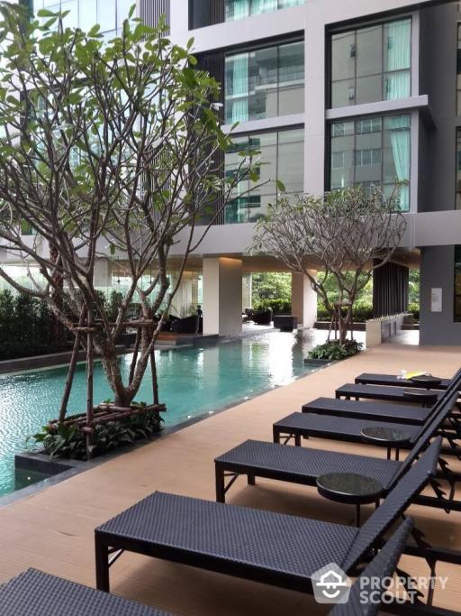 1-BR Condo at The Room Sukhumvit 21 near MRT Sukhumvit