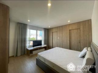 3-BR Condo at Baan Siri Sathorn Yenakard Condominium near MRT Khlong Toei