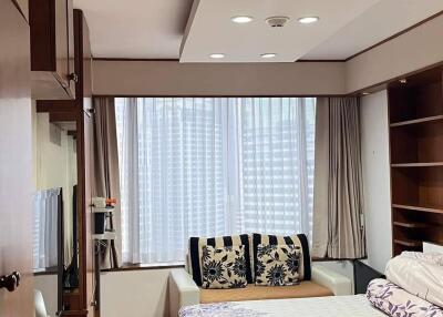 2-BR Condo at All Seasons Mansion Condominium near BTS Phloen Chit