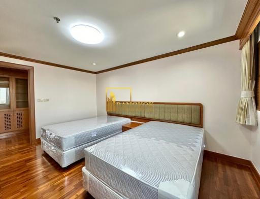 Spacious 4 Bedroom Apartment For Rent in Thong Lo