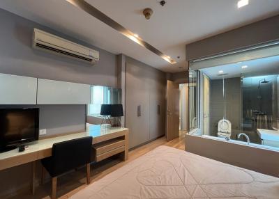 Modern Bedroom with Integrated Bathroom and Workspace