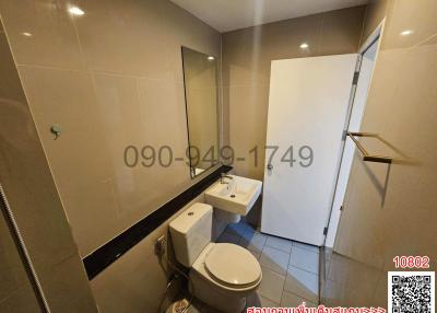 Modern bathroom with well-maintained fixtures