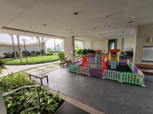 Spacious outdoor common area with children