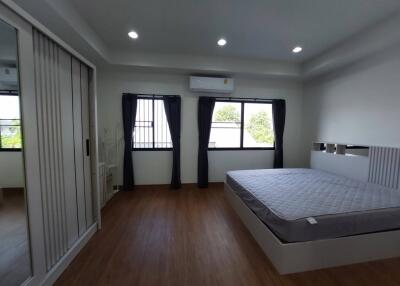 2 Bed Townhouse for Rent at San Kampheang