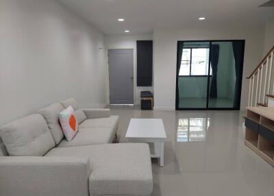 2 Bed Townhouse for Rent at San Kampheang