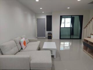 2 Bed Townhouse for Rent at San Kampheang