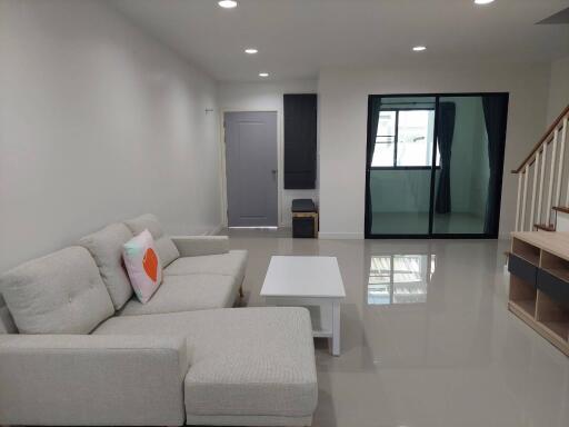 2 Bed Townhouse for Rent at San Kampheang