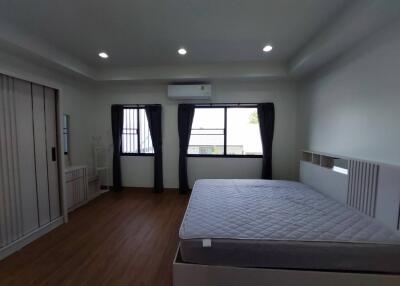 2 Bed Townhouse for Rent at San Kampheang