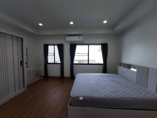 2 Bed Townhouse for Rent at San Kampheang