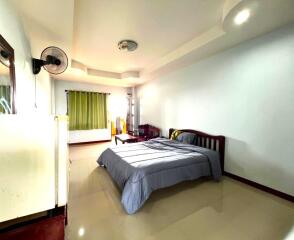 Commercial building and spacious house in Jomtien