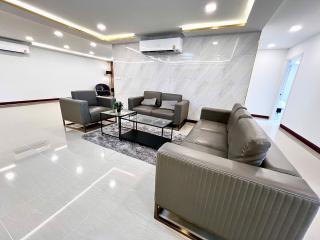 3 bed Condo in President Park Sukhumvit 24 Khlongtan Sub District C020790