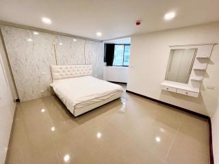 3 bed Condo in President Park Sukhumvit 24 Khlongtan Sub District C020790