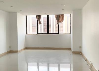 3-BR Townhouse near BTS Thong Lor (ID 515400)