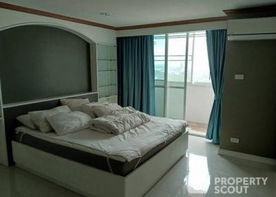 3-BR Condo at Sribumpen Condo Home near MRT Khlong Toei