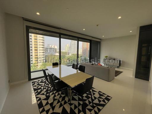 Beautiful 2-Bedrooms just steps away from Phrom Phong BTS