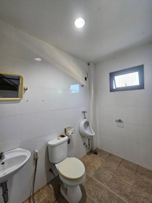 Modern bathroom with ceramic fixtures