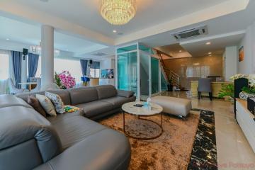 6 Bed House For Sale In East Pattaya - Not In A Village