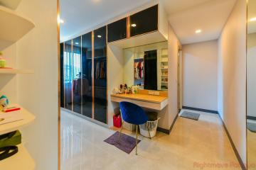 6 Bed House For Sale In East Pattaya - Not In A Village